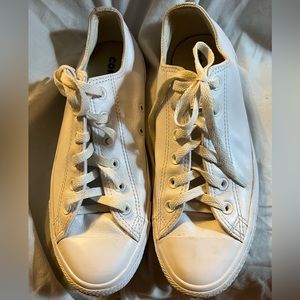 GUC Converse tennis shoes. Size Men’s 8. Women’s 10.